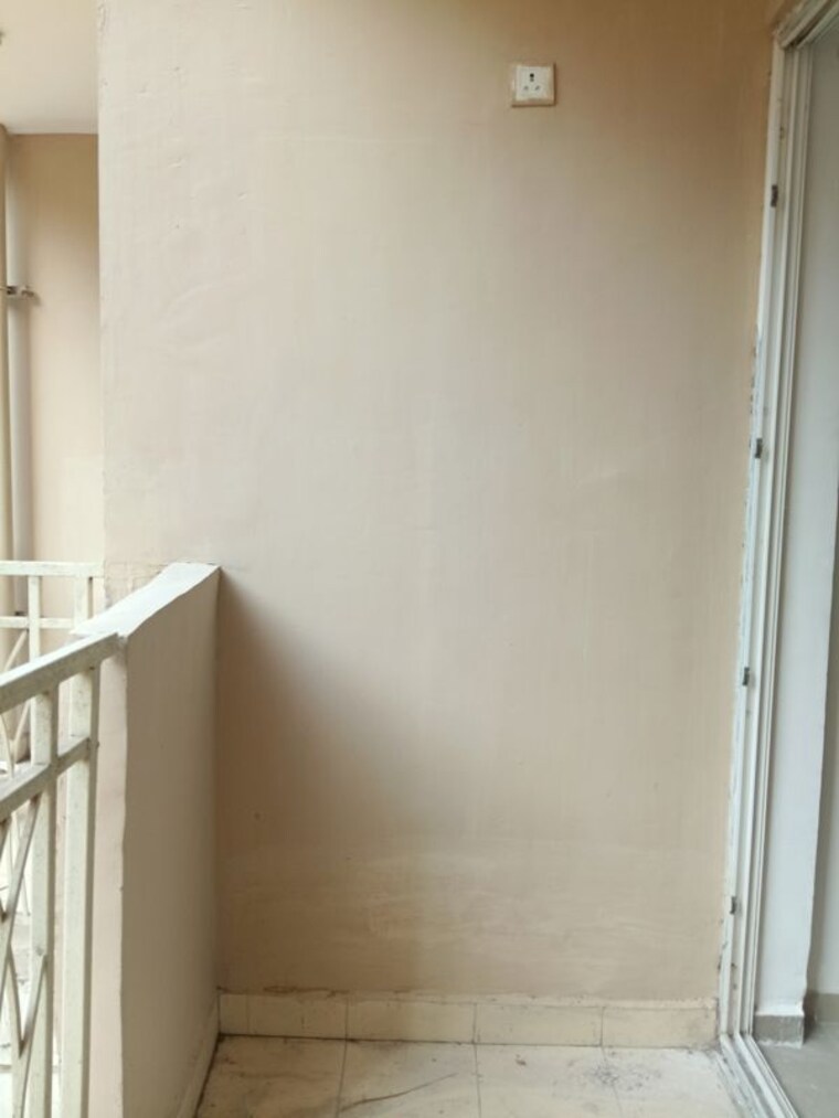 Balcony, mahagun-mywoods-ii 2.5 Bedroom 1190 Sq.Ft. Apartment In Sector 16c Greater Noida Greater Noida 10013073