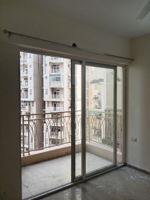 Room in 2.5 BHK Apartment at Mahagun Mywoods II, Sector 16c Greater Noida – for Rent