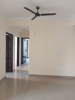 Room in 2.5 BHK Apartment at Mahagun Mywoods II, Sector 16c Greater Noida – for Rent