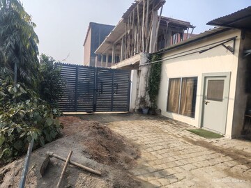  Warehouse – Exterior View View at Siwlar - for Rent