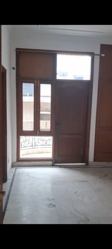 Room in 4 BHK Builder Floor at Sarvodaya Enclave – for Rent