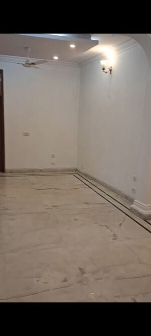 Room in 4 BHK Builder Floor at Sarvodaya Enclave – for Rent