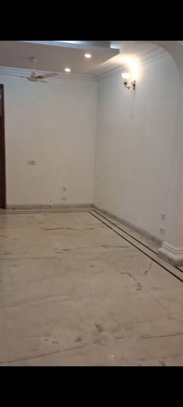 Room in 4 BHK Builder Floor at Sarvodaya Enclave – for Rent