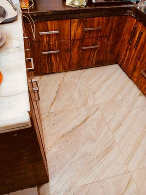 Room in 3 BHK Apartment at Rohini Sector 9 – for Sale