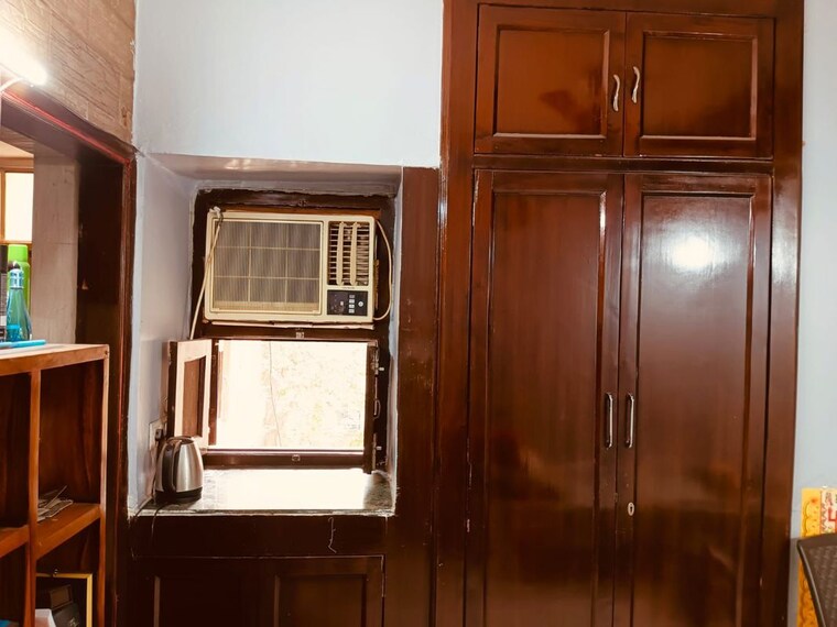 Room, rohini sector 9 3 Bedroom 1200 Sq.Ft. Apartment In Rohini Sector 9 Delhi 10013089