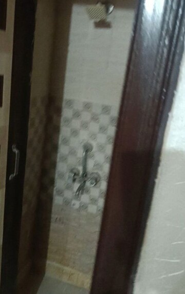 Bathroom in 1 BHK Builder Floor at Radhey Radhey Apartment, Sector 73 – for Sale