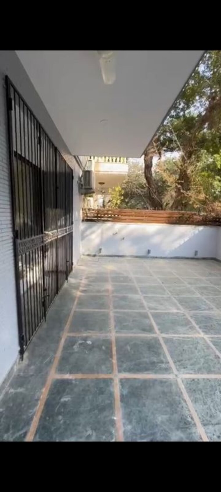 Balcony, sarvodaya enclave 4 Bedroom 500 Sq.Yd. Builder Floor In Sarvodaya Enclave Delhi 10013118