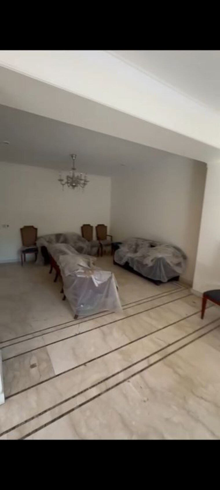 Living Room, sarvodaya enclave 4 Bedroom 500 Sq.Yd. Builder Floor In Sarvodaya Enclave Delhi 10013118