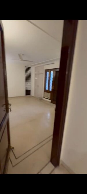Building Lobby in 4 BHK Builder Floor at Sarvodaya Enclave – for Rent