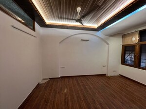 5 BHK Apartment For Sale in Rohini Sector 13