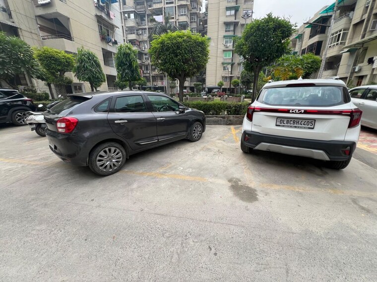  Parking, rohini sector 13 5 Bedroom 2000 Sq.Ft. Apartment In Rohini Sector 13 Delhi 10013112
