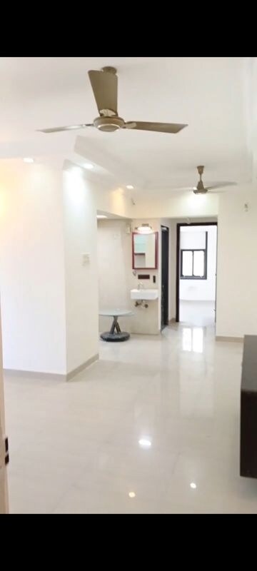 2 BHK Apartment For Sale in Shree Vallabh Tower, Malad West