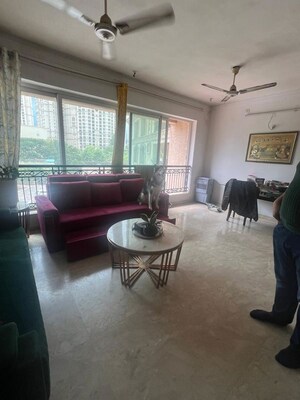 Living Room in 2.5 BHK Apartment at Hiranandani Meadows, Manpada – for Rent