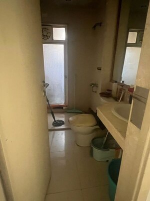 Master Bedroom in 2.5 BHK Apartment at Hiranandani Meadows, Manpada – for Rent