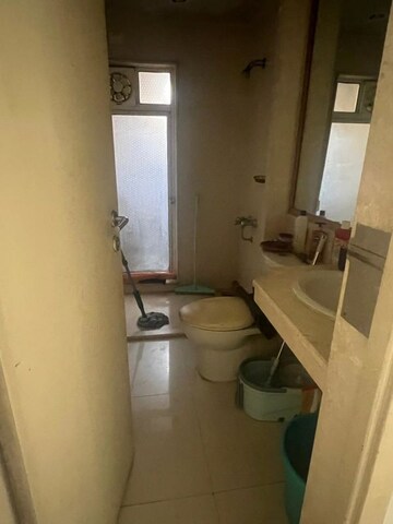 Master Bedroom in 2.5 BHK Apartment at Hiranandani Meadows, Manpada – for Rent