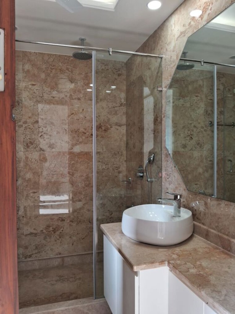 Bathroom, lajpat nagar iii 3 Bedroom 1800 Sq.Ft. Builder Floor In Lajpat Nagar Iii Delhi 10008260
