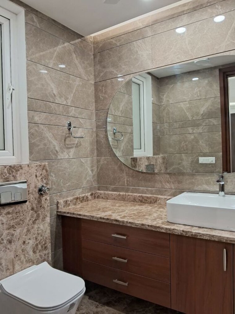 Bathroom, lajpat nagar iii 3 Bedroom 1800 Sq.Ft. Builder Floor In Lajpat Nagar Iii Delhi 10008260