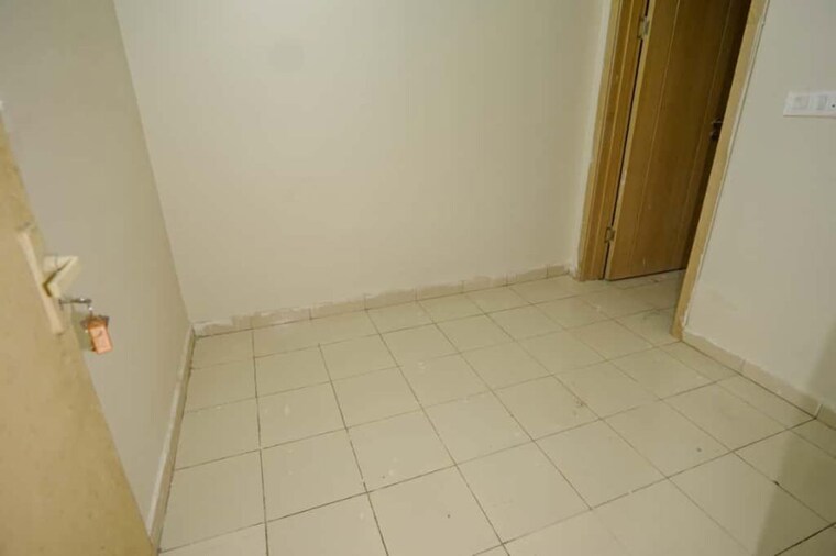 Room, dlf-new-town-heights-iii 3.5 Bedroom 1930 Sq.Ft. Apartment In Sector 91 Gurgaon 10013171
