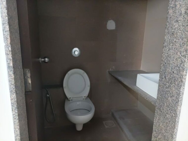 Bathroom, prahlad nagar 3 Bedroom 1700 Sq.Ft. Apartment In Prahlad Nagar Ahmedabad 10013192