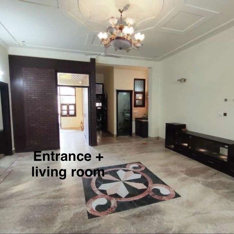  Parking, pitampura 3 Bedroom 200 Sq.Yd. Builder Floor In Pitampura Delhi 10013178