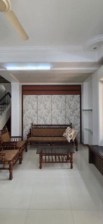 Living Room in 4 BHK Villa at Chembur – for Rent