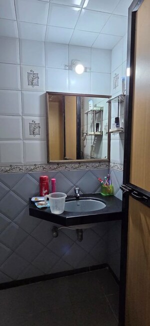 Bathroom in 4 BHK Villa at Chembur – for Rent