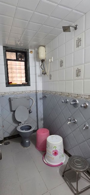 Bathroom in 4 BHK Villa at Chembur – for Rent