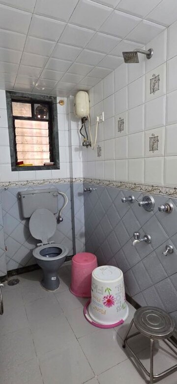 Bathroom in 4 BHK Villa at Chembur – for Rent