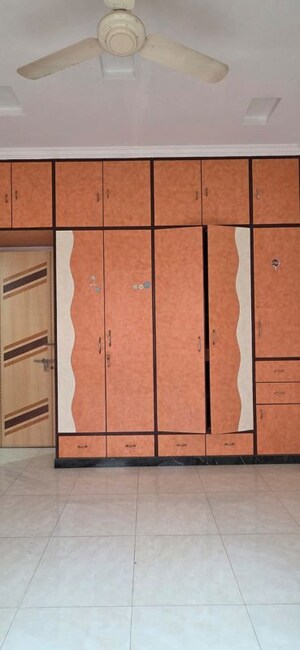 Room in 4 BHK Villa at Chembur – for Rent