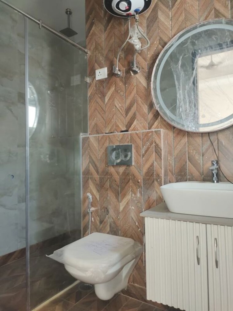 Bathroom, east of kailash 3 Bedroom 2000 Sq.Ft. Builder Floor In East Of Kailash Delhi 10013235