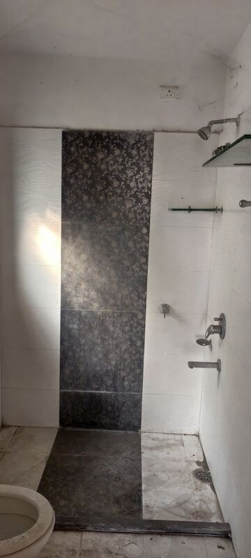 Bathroom in 3 BHK Apartment at Shankar Nagar – for Rent