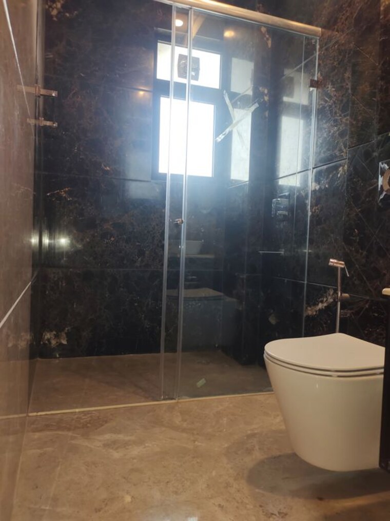 Bathroom, east of kailash 3 Bedroom 1800 Sq.Ft. Builder Floor In East Of Kailash Delhi 10013247