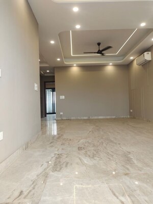 Room in 3 BHK Builder Floor at East Of Kailash – for Sale