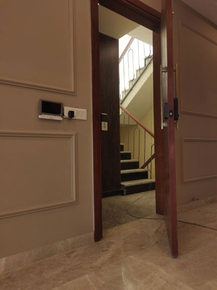 Bathroom, east of kailash 3 Bedroom 1800 Sq.Ft. Builder Floor In East Of Kailash Delhi 10013247