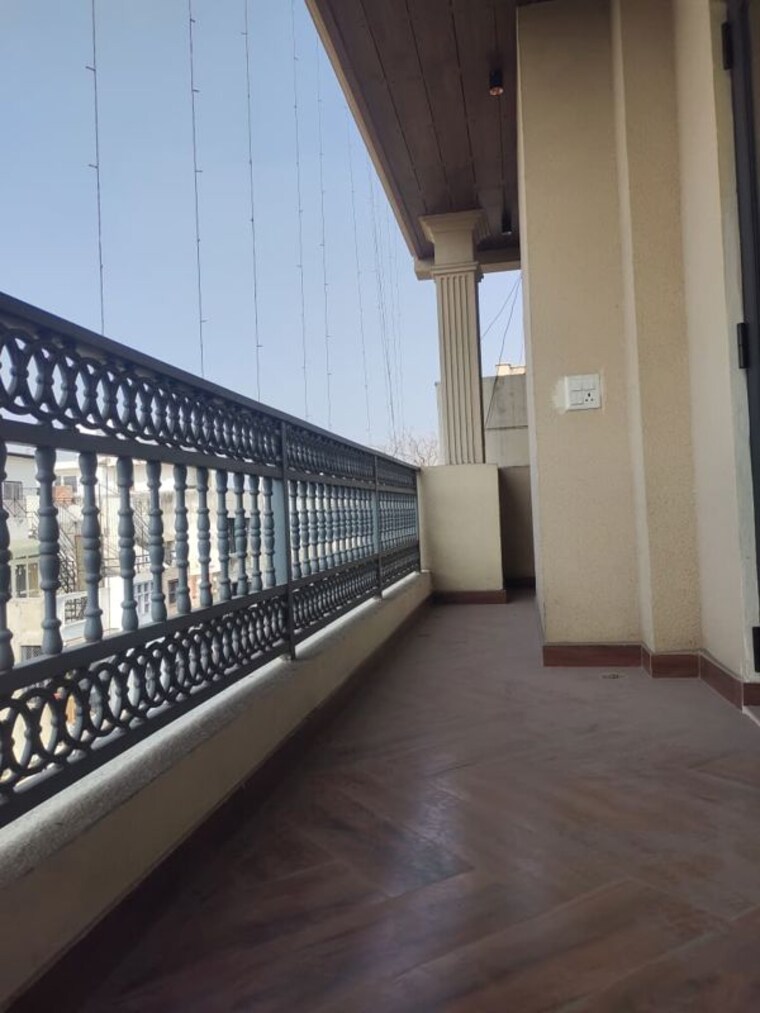 Balcony, east of kailash 3 Bedroom 1800 Sq.Ft. Builder Floor In East Of Kailash Delhi 10013247