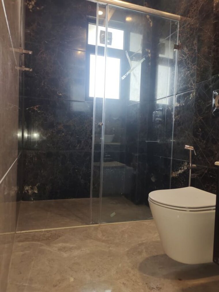 Bathroom, east of kailash 3 Bedroom 1800 Sq.Ft. Builder Floor In East Of Kailash Delhi 10013247