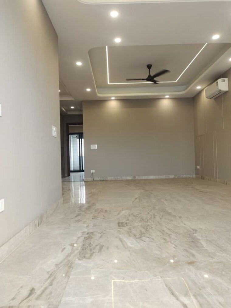 Room, east of kailash 3 Bedroom 1800 Sq.Ft. Builder Floor In East Of Kailash Delhi 10013247