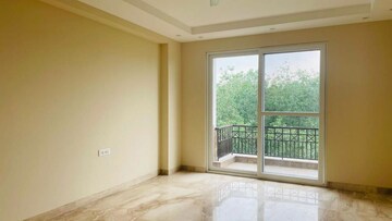 Room in 3 BHK Builder Floor at Defence Colony – for Rent