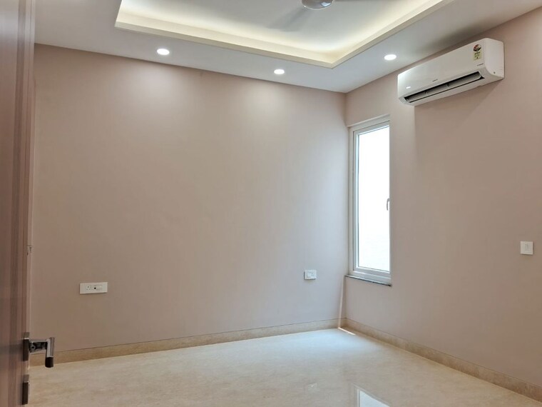 Room, defence colony 3 Bedroom 2000 Sq.Ft. Builder Floor In Defence Colony Delhi 9987598