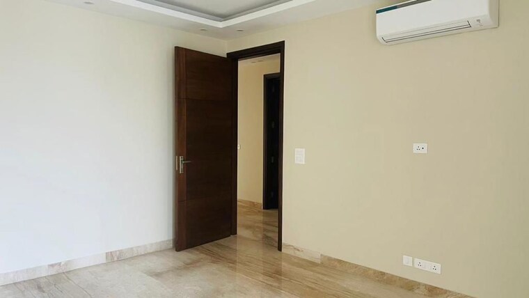 Room, defence colony 3 Bedroom 2000 Sq.Ft. Builder Floor In Defence Colony Delhi 9987598