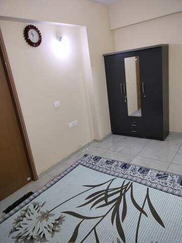 Room in 3 BHK Apartment at Shela – for Rent