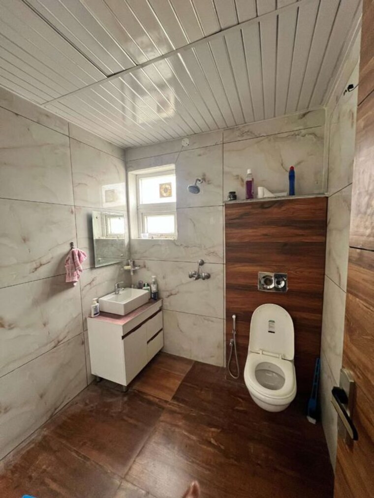 Bathroom, sector 45 3 Bedroom 1200 Sq.Ft. Builder Floor In Sector 45 Chandigarh 10013312