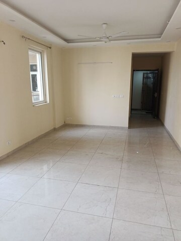 Room in 3.5 BHK Apartment at BPTP Park Serene, Sector 37d – for Sale
