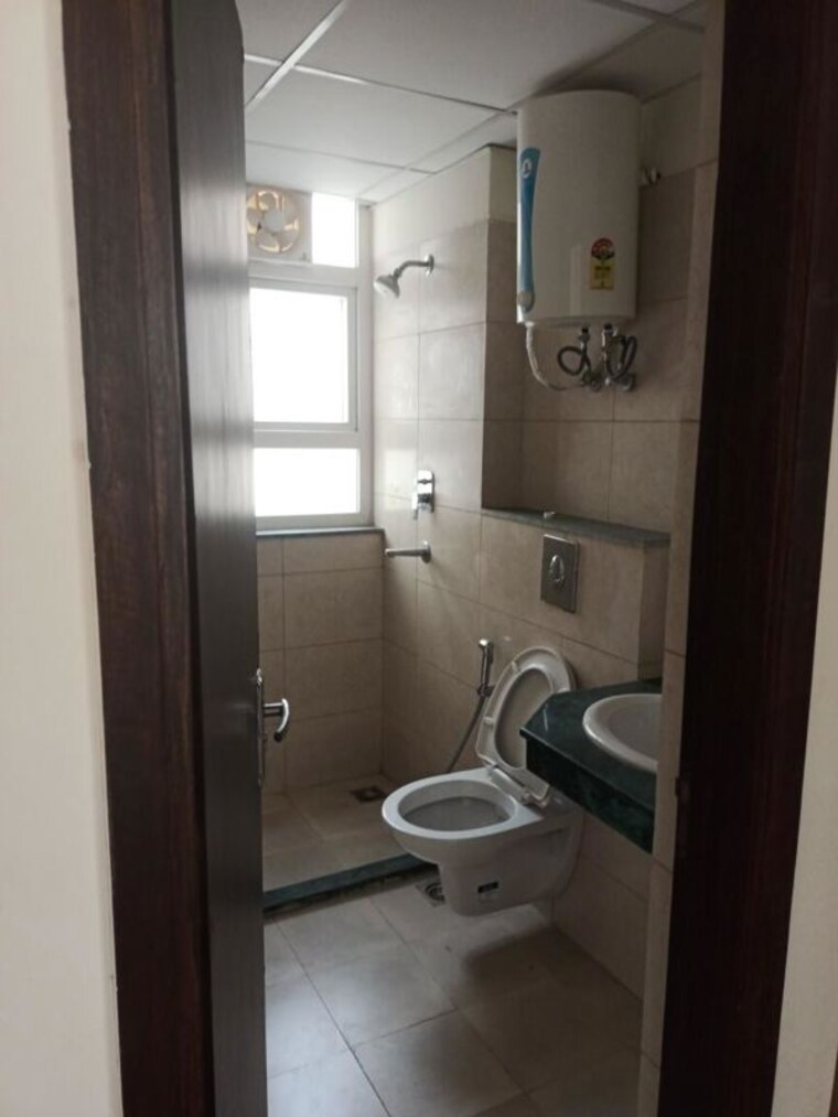 Bathroom, bptp-park-serene 3.5 Bedroom 1814 Sq.Ft. Apartment In Sector 37d Gurgaon 10013309