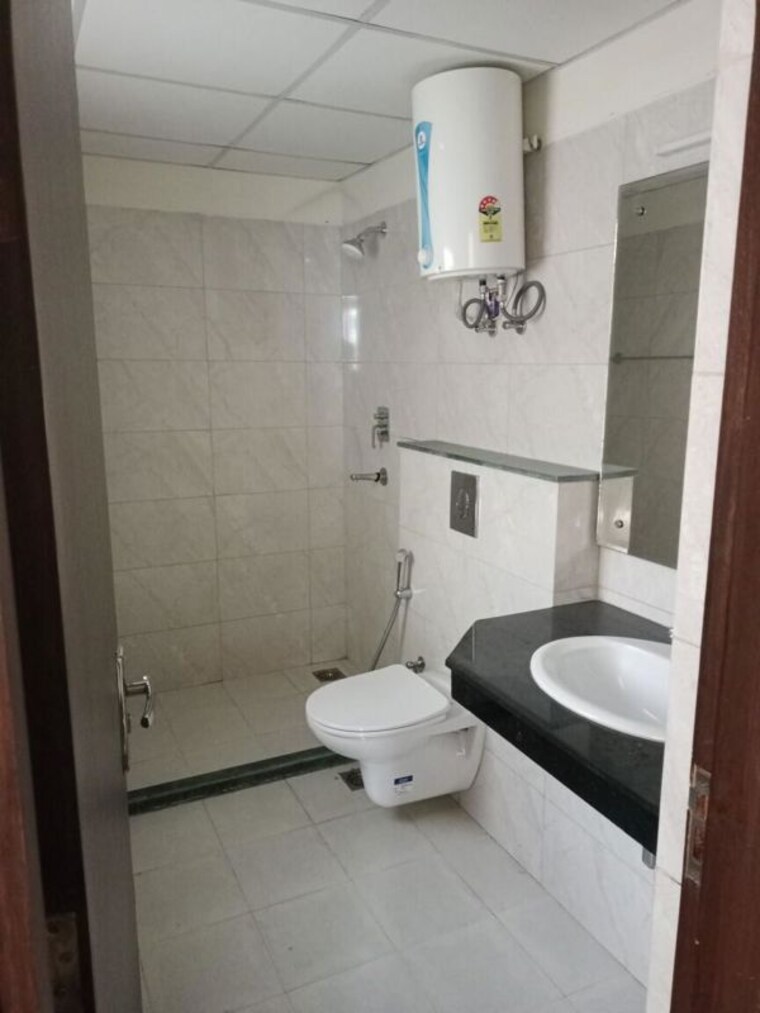 Bathroom, bptp-park-serene 3.5 Bedroom 1814 Sq.Ft. Apartment In Sector 37d Gurgaon 10013309