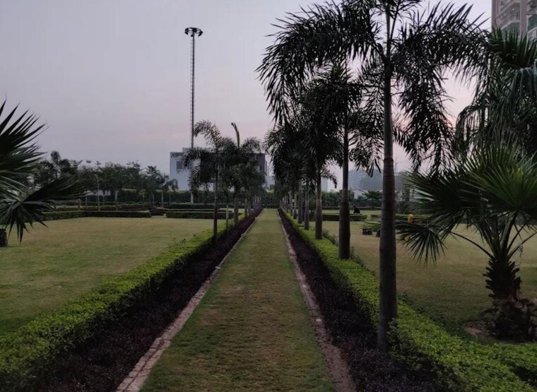Garden, motiaz-royal-citi 3 Bedroom 1910 Sq.Ft. Apartment In Ambala Highway Zirakpur 10013328