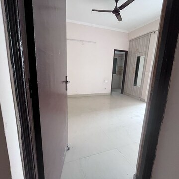 Building Lobby in 3 BHK Apartment at Amrapali Golf Homes, Haibatpur – for Rent