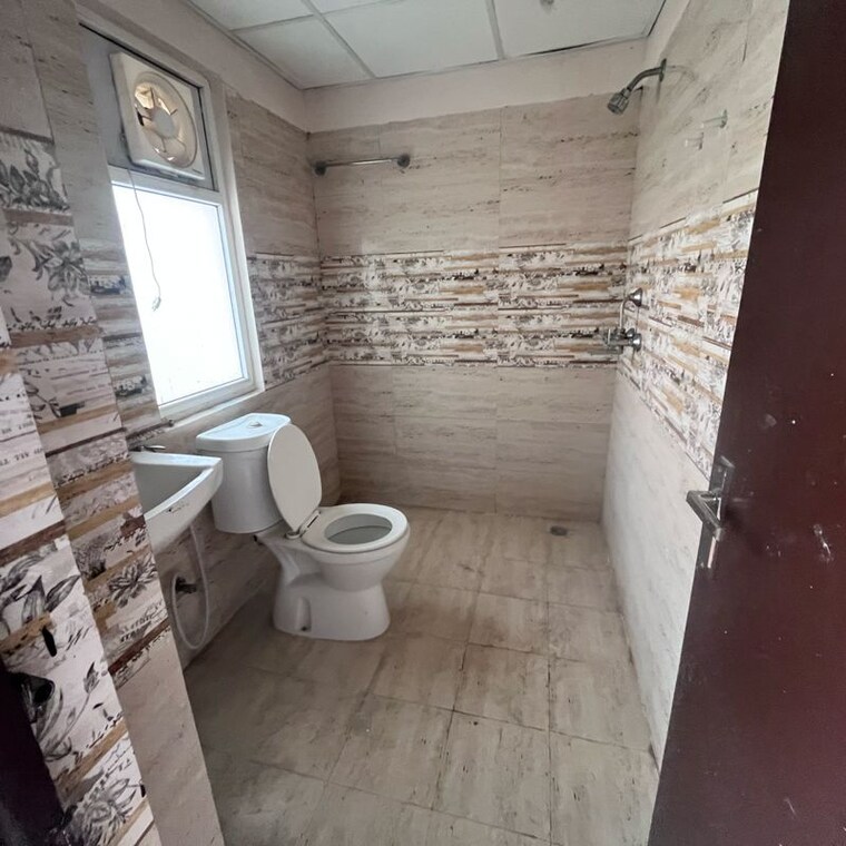 Bathroom, amrapali-golf-homes 3 Bedroom 1595 Sq.Ft. Apartment In Haibatpur Greater Noida 10013346