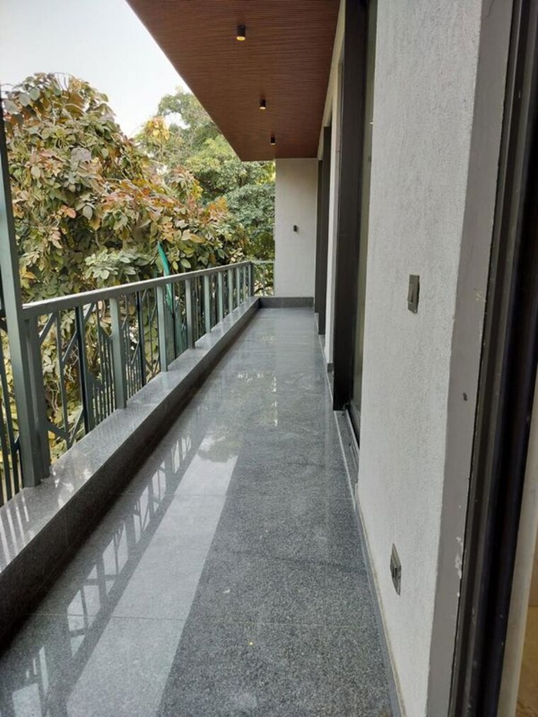 Balcony, delhi-heights 3 Bedroom 244 Sq.Yd. Apartment In Gazipur Delhi 10013365
