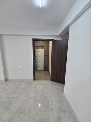 Room in 3.5 BHK Apartment at Signature Global City, Sector 37d – for Sale